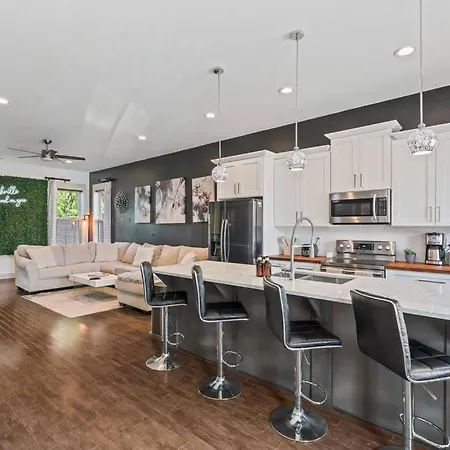 King Bed, Balcony, Covered Patio & Firepit! 8 Minutes From Broadway Nashville Exterior photo