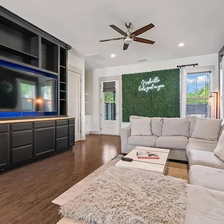 King Bed, Balcony, Covered Patio & Firepit! 8 Minutes From Broadway Nashville Exterior photo