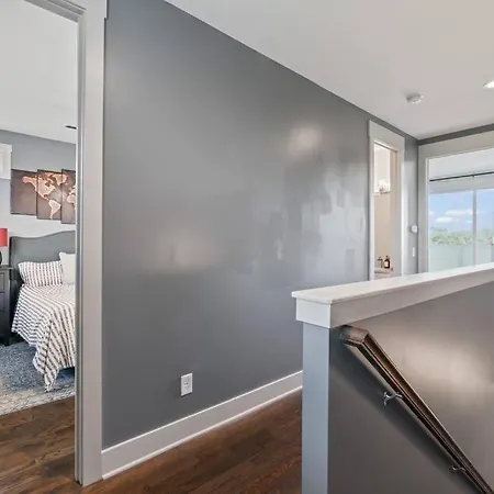 King Bed, Balcony, Covered Patio & Firepit! 8 Minutes From Broadway Nashville Exterior photo