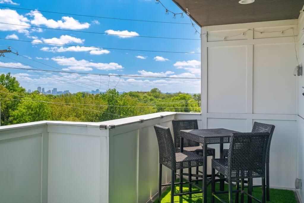 Hébergement de vacances King Bed, Balcony, Covered Patio & Firepit! 8 Minutes From Broadway
